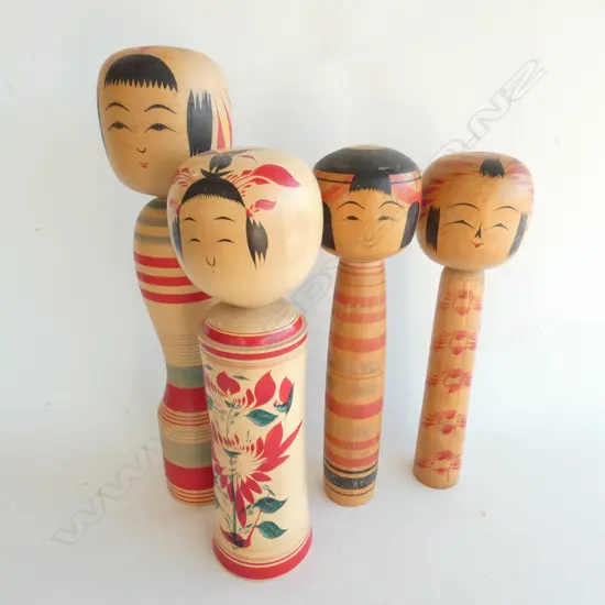 FOUR JAPANESE KOKESHI WOODEN DOLLS, LARGEST H. 370MM