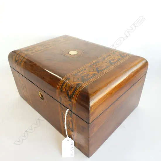 VICTORIAN TUMBRIDGE WARE WALNUT INLAID JEWELLERY BOX, 275 X 200 X H.150MM, NO KEY
