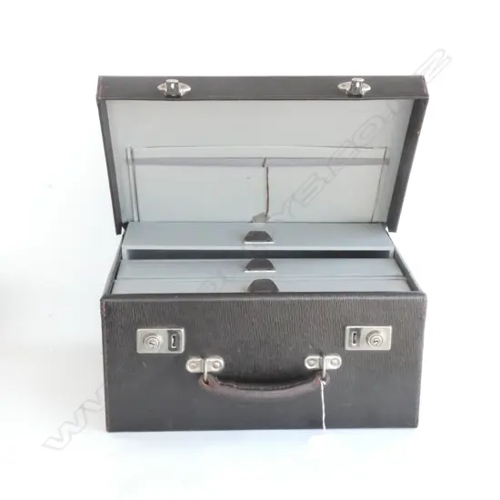 VINTAGE COW HIDE 3-DRAWER DOCTOR'S/COLLECTORS TRAVEL CASE, 280 x 380 x 180mm