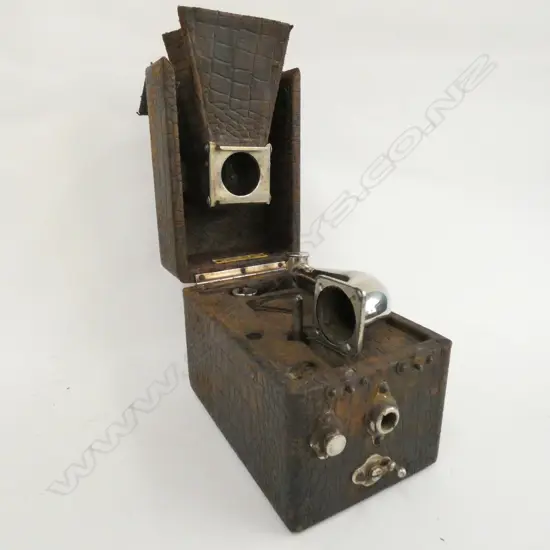 A  PETER PAN PICNIC GRAMOPHONE INCOMPLETE FOR RESTORATION