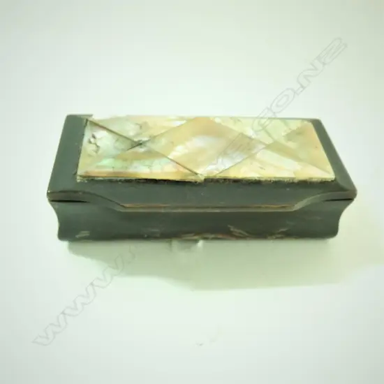 19thC HORN SNUFF BOX - M.O.P. INLAY TO LID
