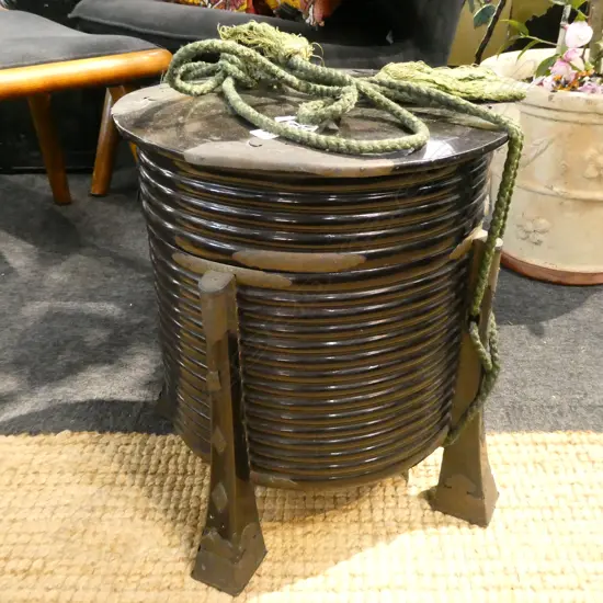 A Japanese Hokai lidded shell box