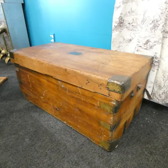 BRASS  BOUND CEDAR TRUNK NEEDS REPAIR SOME ITEMS MISSING LOCK PLATE AND HINGES WITH BOX W900 MM