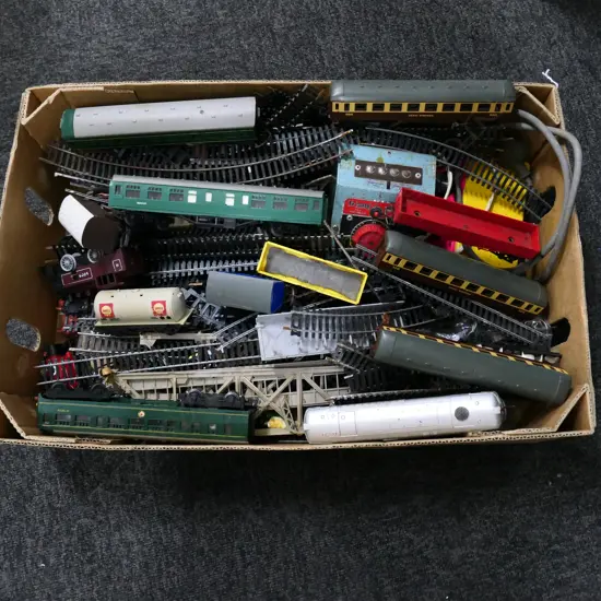 BOX LOT ASST. VINTAGE TOY TRAINS & TRACK