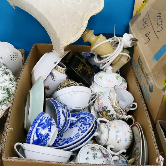 BOX LOT ASST. ORIENTAL CERAMICS + LAMP