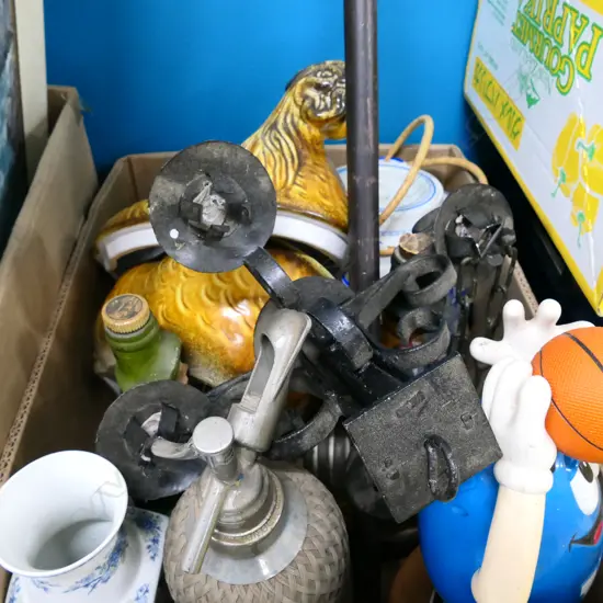 BOX LOT LIDDED CHICKEN AF, LARGE TEAPOT ETC