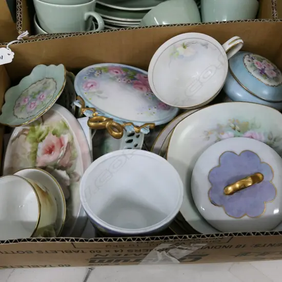 GOOD BOX LOT HAND PAINTED PORCELAIN, PLATES, DISHES, CUPS, BOXES, TILES ETC.