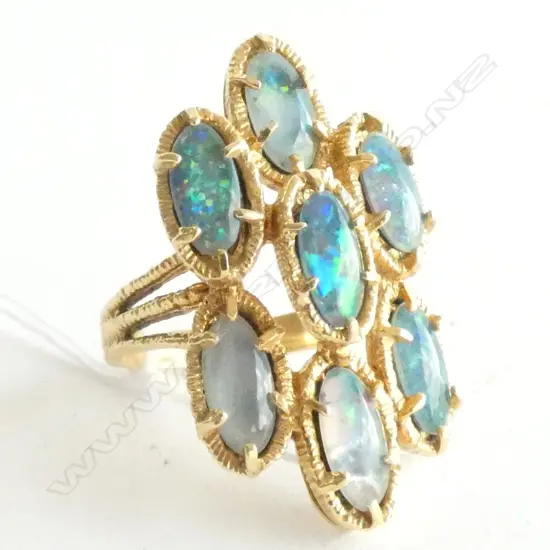 RETRO 18CT GOLD 7 OPAL SET RING