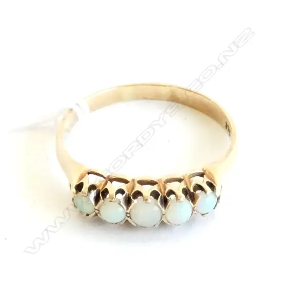 9CT OPAL RING 