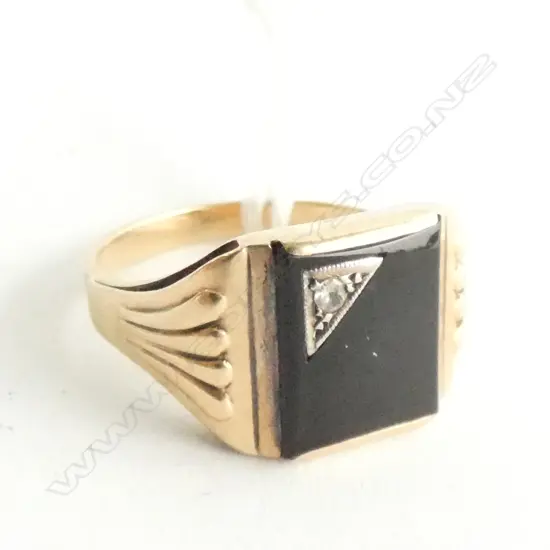 RING, GENTS SIGNET WITH .03 CARAT STONE, 4.5gm