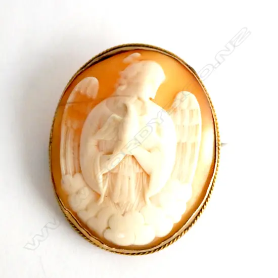 9CT CAMEO BROOCH - UNUSUAL ANGEL FIGURE (CRACKED)