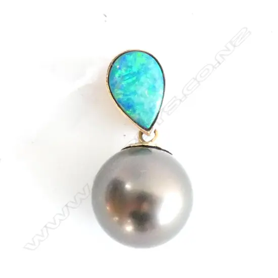 9CT GOLD OPAL  & BLACK PEARL PENDANT