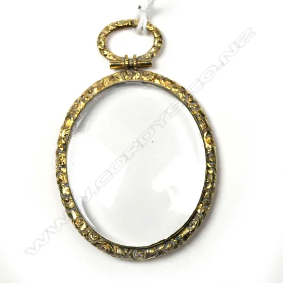GOLD PLATE FANCY ANTIQUE GLAZED PHOTO LOCKET