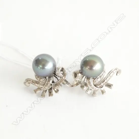 14CT WHITE GOLD & TAHITIAN BLACK PEARL EARRINGS SCREW FITTINGS