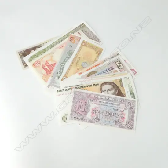 LOT OF WORLD BANKNOTES, MAINLY 70'S AND 80'S ALL UNCIRCULATED…50 NOTES