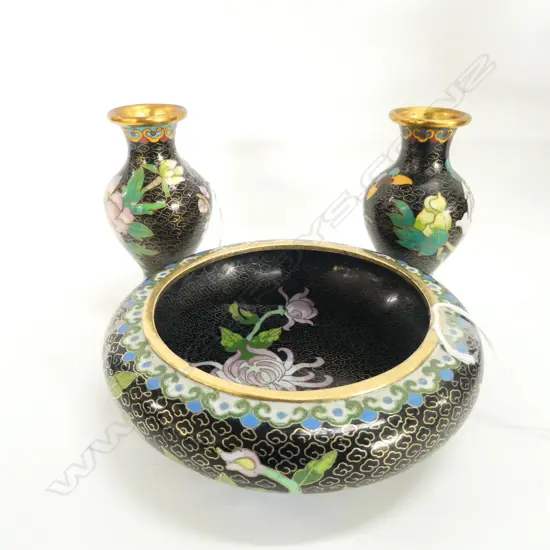 2 CLOISONNE VASES + SHALLOW BOWL WITH FLORAL DECORATION D 150 MM 
