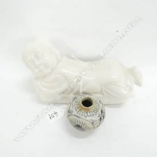 SMALL CHINESE VASE + WHITE CERAMIC PILLOW L. 250MM