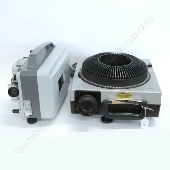 ELMO SLIDE PROJECTOR + MINOLTA 8 MM PROJECTOR