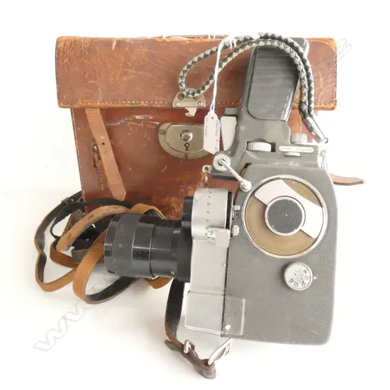 SANKYO ZOOM 8 VINTAGE 8MM MOVIE CAMERA & CASE 