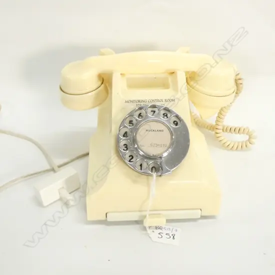 WORKING IVORY BAKELITE VINTAGE TELEPHONE 