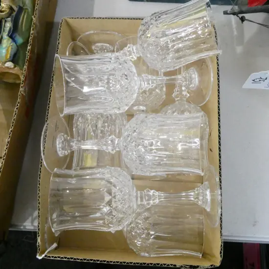 BOX LOT 8 CRYSTAL WINE GLASSES AF
