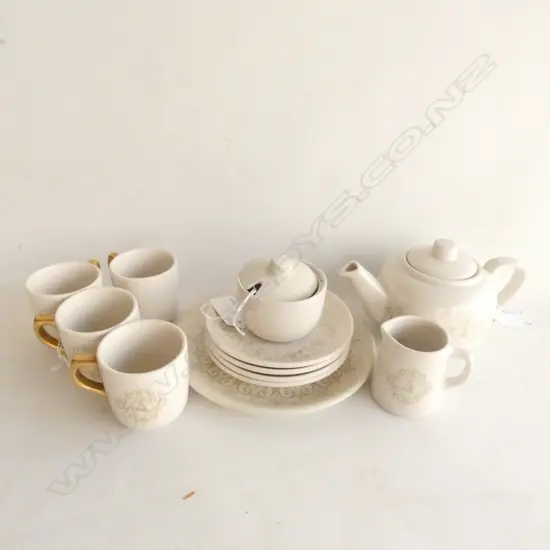 CROWN LYNN SUPER VITRIFIED WARE 12PC HOTEL TEASET