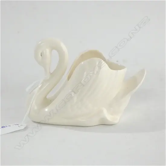 CROWN LYNN SMALL WHITE SWAN - SMALL CRACK ON ONE SIDE