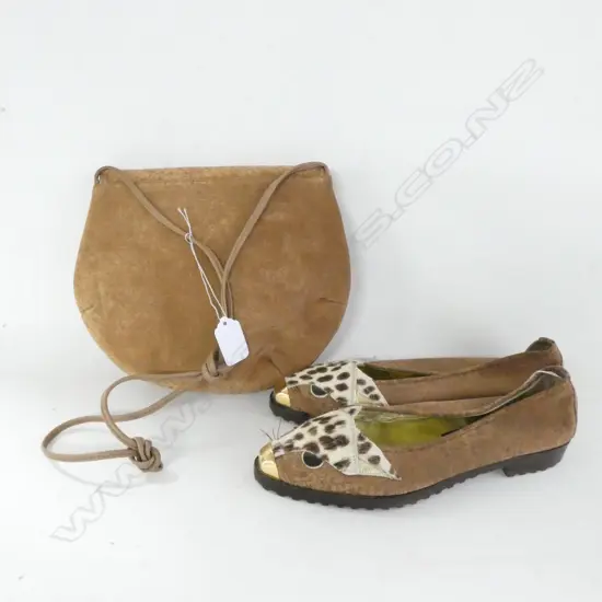 LADIES ITALIAN SUEDE SHOES & MATCHING BAG - BROWN SUEDE WITH 'CAT'