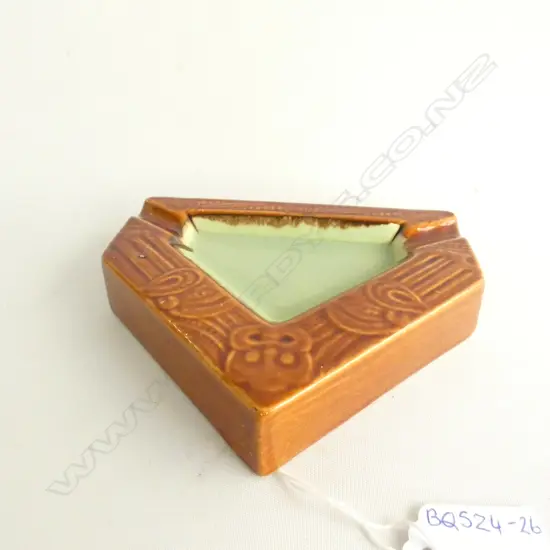 CROWN LYNN WHARETANA WARE 'WHARE' ASHTRAY L. 145MM