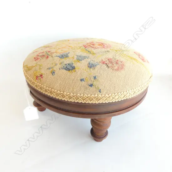 VICTORIAN TAPESTRY FOOTSTOOL, DIA. 255MM