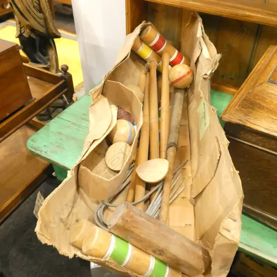 VINTAGE 'APEX' CROQUET SET 