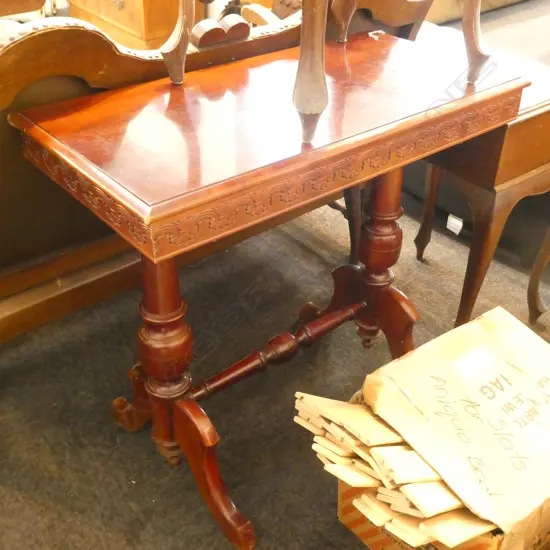 VANEER MAHOGANY HALL TABLE AF H. 750MM L. 800MM