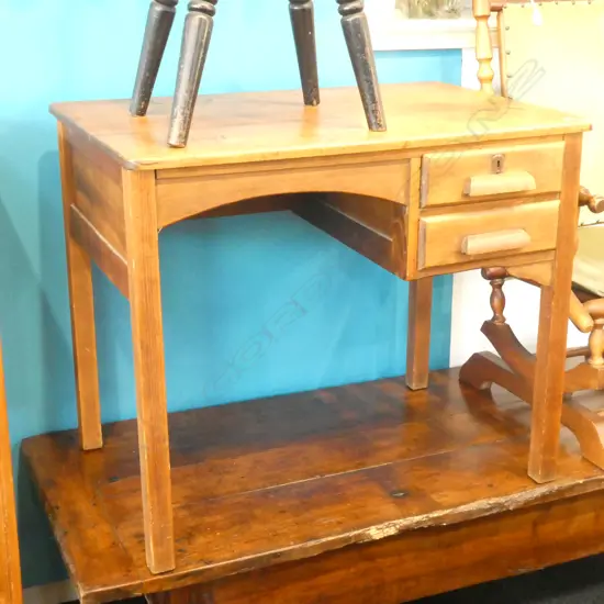 SMALL DESK (requires attention)