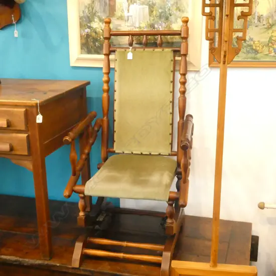 ROCKING CHAIR 