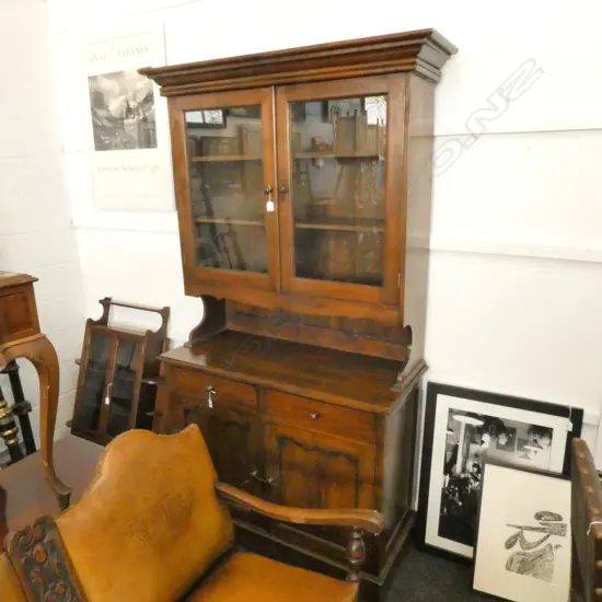 GLAZED DRESSER H. 2050MM