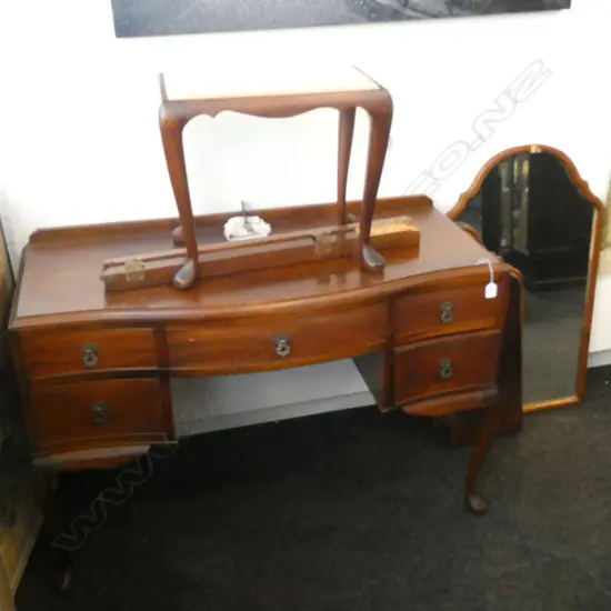 QUEEN ANNE STYLE DRESSING TABLE + STOOL W 1120 MM FAULTS
