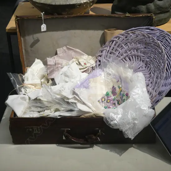 SUITCASE OF VINTAGE LINENS ETC