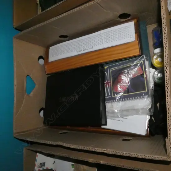 BOX LOT OF MAH JONG GAMES, TRAYS, MARKERS, ETC.