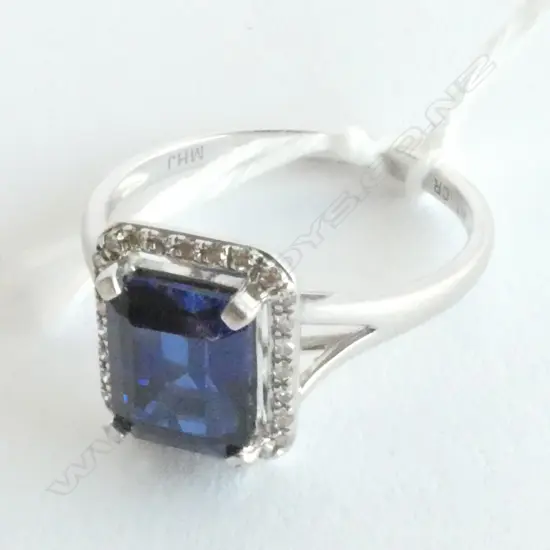 SYNTHETIC SAPPHIRE & NATURAL DIAMOND RING SET IN 10CT WHITE GOLD
