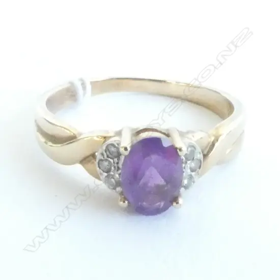 9CT RING WITH AMETHYST & DIAMONDS 