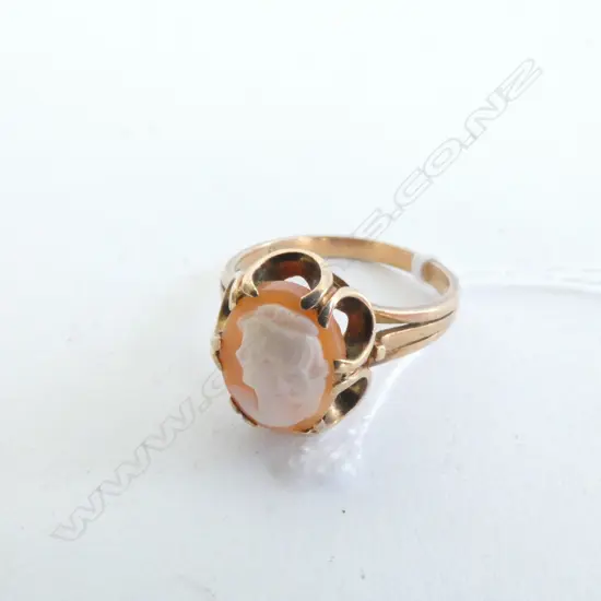 10K GOLD SET CAMEO RING  - MAKER SAFFARI OF CANADA C.1940