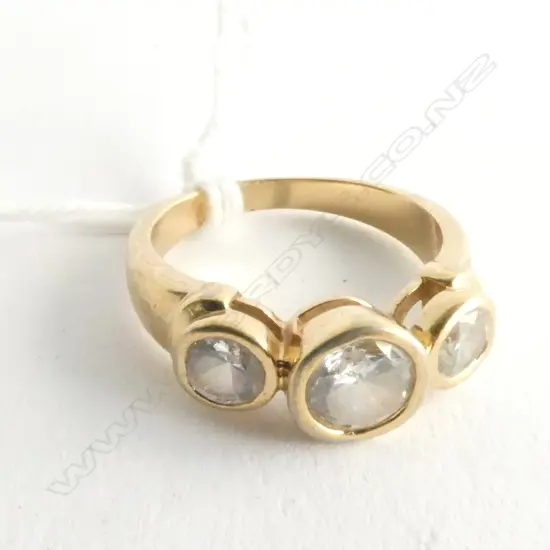 RING, LADIES, STUNNING LOOKING, 3 VERY LARGE STONES, GP RING