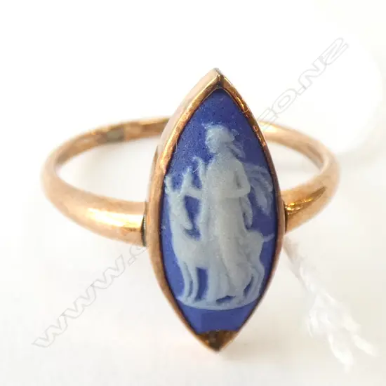 9CT GOLD WEDGWOOD CAMEO RING (AF)