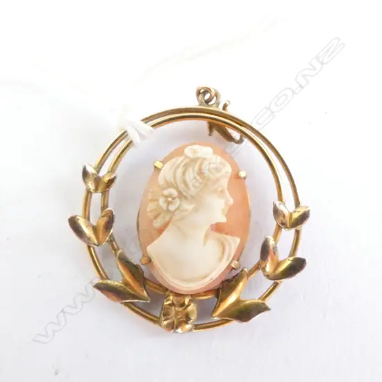 PENDANT CAMEO, SET IN GOLD PLATE