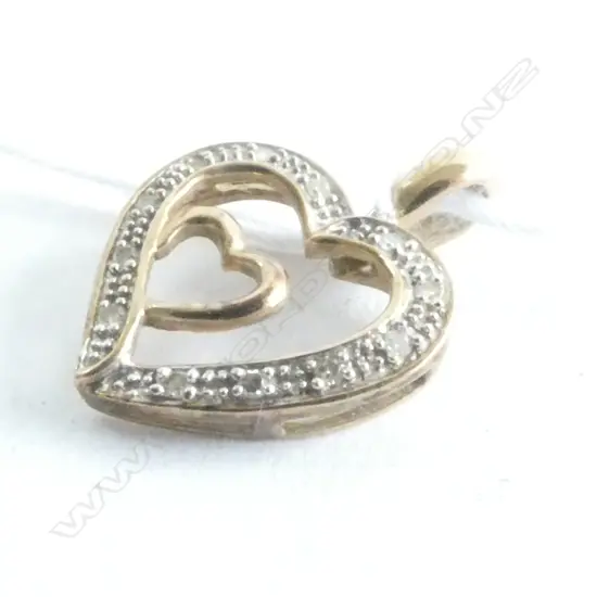 9CT GOLD PENDANT HEART SHAPE & 12 SMALL DIAMONDS