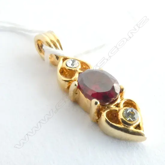PENDANT, RED AND WHITE STONE