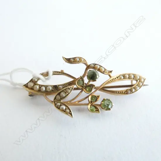 BROOCH, ART NOUVEAU PERIOD, 1890-1910, SEED PEARLS AND PERIDOTS, STUNNING PIECE, NOT STAMPED BUT TESTS AS 15ct GOLD, 4.7