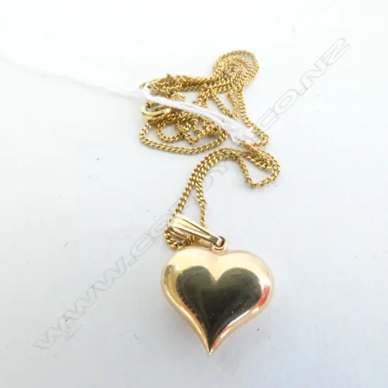 HEART PENDANT AND CHAIN, 9ct GOLD,