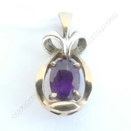 9CT GOLD  & AMETHYST PINEAPPLE PENDANT