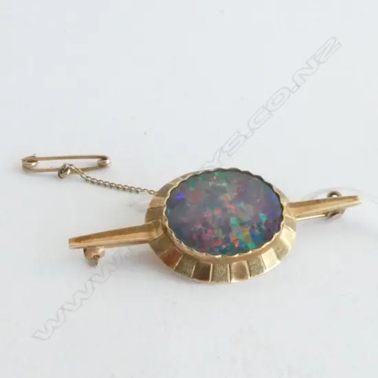 LG OPAL SET IN 9ct GOLD c.1960'S RED, BLUE & GREEN,  4.7gm